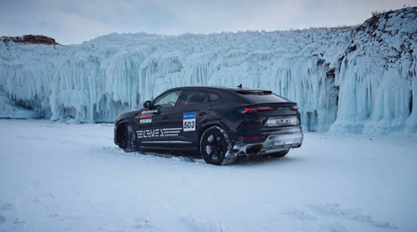 В России зафиксирован новый рекорд скорости – «Ламборгини» разогнался по льду почти до 300 км/ч