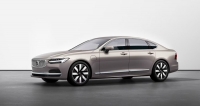 В России стартовали продажи новых седанов Volvo S90 из Китая по цене 7,3 млн рублей