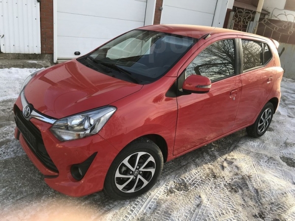 Дилеры начали предлагать в России новые хэтчбеки Toyota Wigo за 1,5 млн рублей