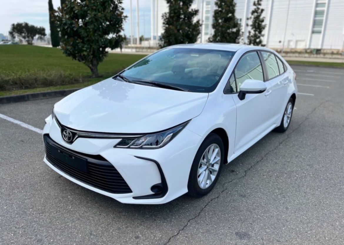 В России появились в продаже гибридные седаны Toyota Corolla Hybrid за 2,8  млн рублей