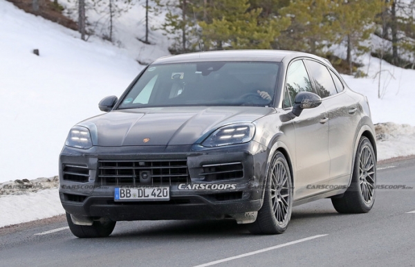 Кроссовер Porsche Cayenne Coupe 2023 заметили практически без маскировки