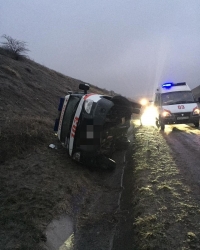 Под Минводами перевернулась скорая помощь, пострадали два фельдшера