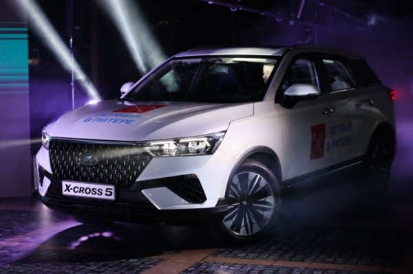 АвтоВАЗ выпустил первый серийный кроссовер Lada X-Cross 5 на заводе в Санкт-Петербурге