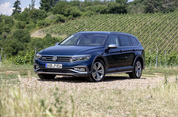 Volkswagen представил внедорожный универсал Passat Alltrack в России
