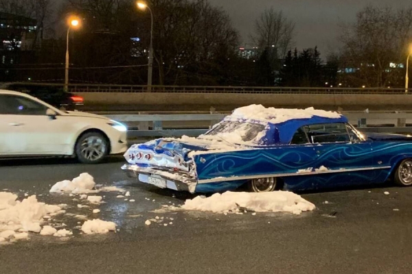 Раритетный Chevrolet Impala 1974 года выпуска попал в ДТП на ТТК в Москве