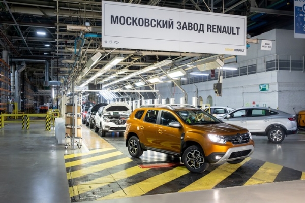 Renault приостанавливает отгрузку Duster и Kaptur российским дилерам