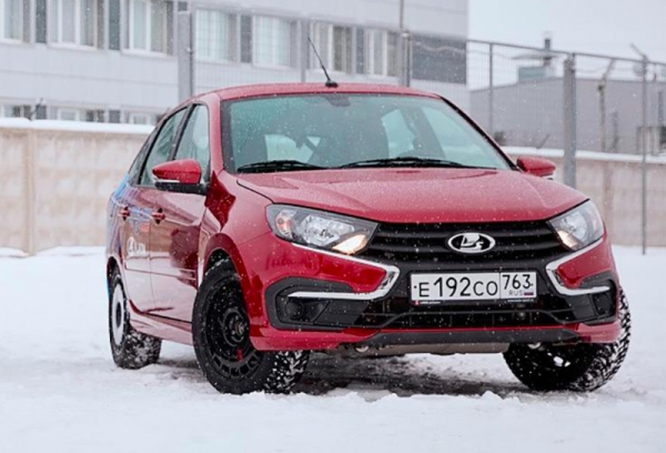 Опубликованы реальные фотографии предсерийных лифтбеков Lada Granta Sport