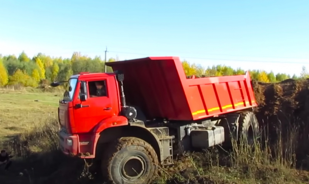 В сети показали уникальный самосвал-внедорожник ЯМАЛ В-4520 с кабиной от  КАМАЗа