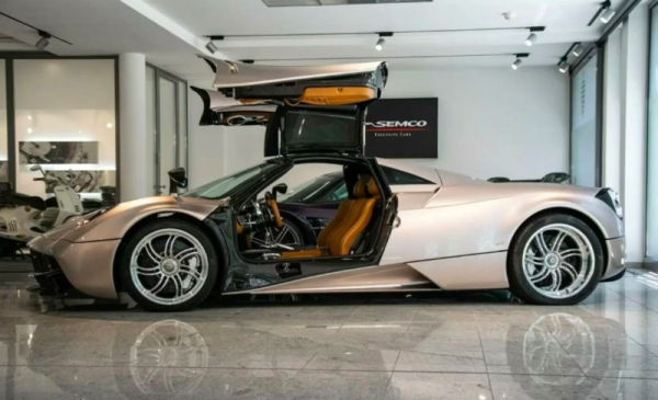 В России выставили на продажу новый гиперкар Pagani Huayra за 229 миллионов рублей