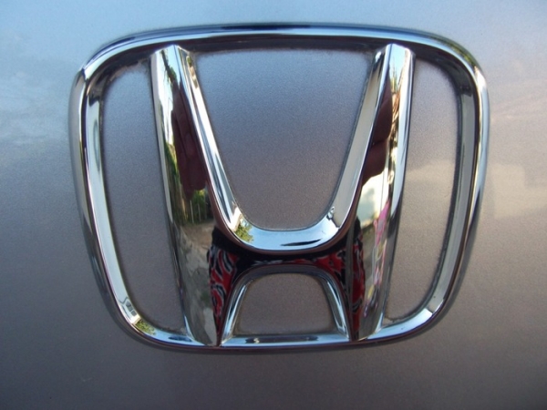 Компания Honda свернула в России продажи кроссовера Honda Pilot