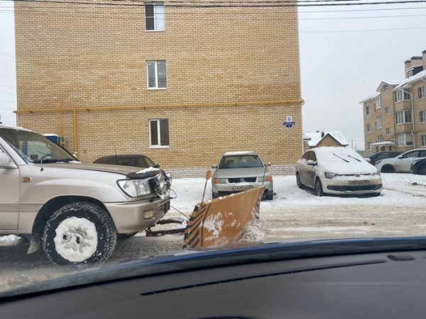 Под Тверью водитель переделал внедорожник в снегоуборочную машину