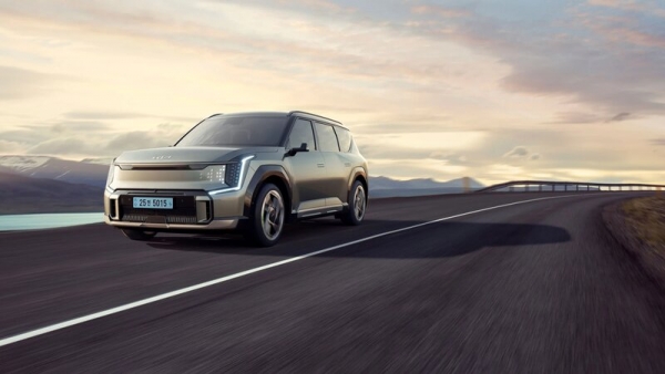 Начались продажи нового кроссовера Kia EV9 GT. Названы цены и комплектации