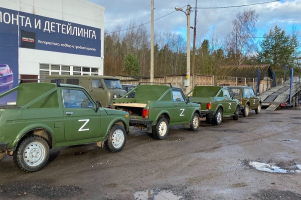Житель Ленобласти наладил производство тачанок для фронта из старых Lada Niva