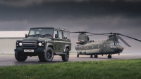 Специальную версию Land Rover Defender посвятили вертолету Chinook