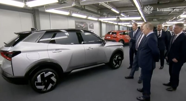 Путину показали новейший кроссовер Lada B Cross. Авто сняли на видео