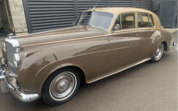 «Авито Авто»: в России продают ретро-седан Bentley S1 1958 года за 20 млн рублей