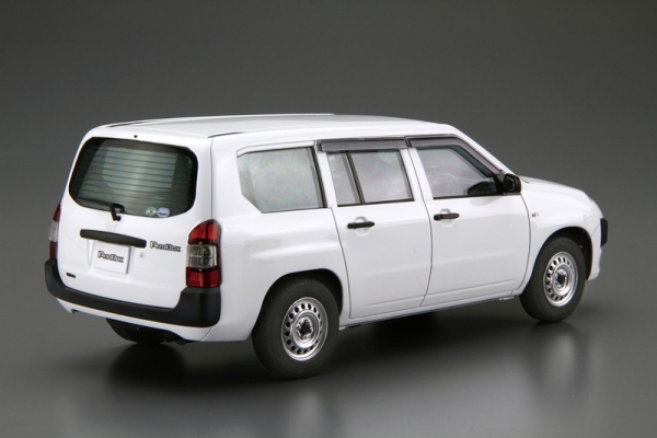 В России стартовали продажи универсалов Toyota Probox по цене 733 000 рублей