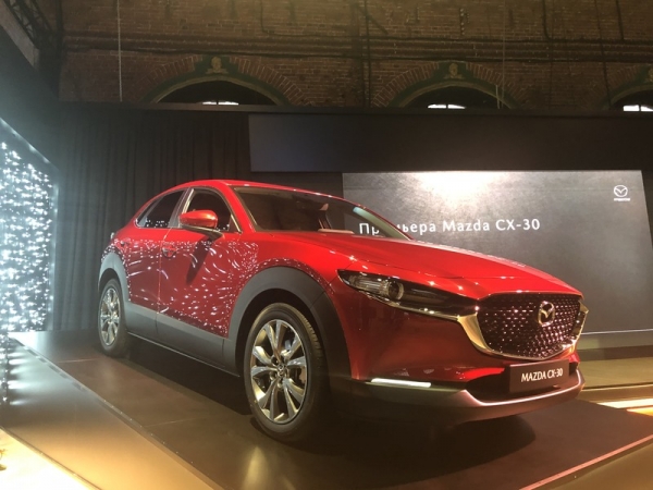 В России стартовали продажи седанов Mazda Atenza по цене от 2,8 млн рублей