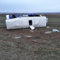 На Кубани перевернулся автобус с двенадцатью пассажирами