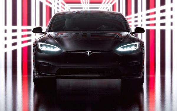 Tesla представила электромобиль с разгоном до 100 км/ч за 2 секунды
