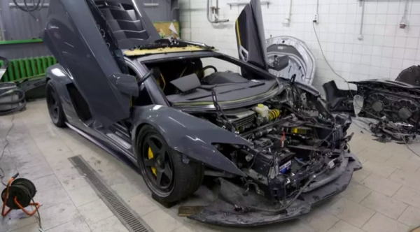 Белорусы решили в гараже восстановить Lamborghini Aventador после лобового ДТП