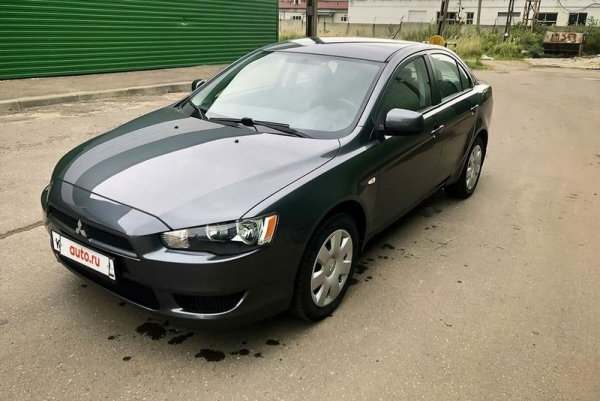 По цене Lada Granta. В России продают Mitsubishi Lancer с пробегом 10 000 км