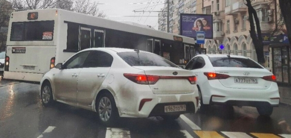 В Ростове устроивших гонки водителей автобусов оштрафовали на 7000 рублей