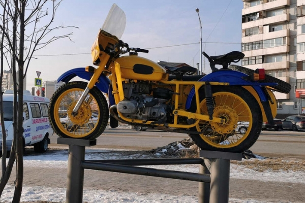В Хакасии восстановили памятник милицейскому мотоциклу «Урал»