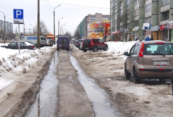 В Череповце полиция будет эвакуировать машины, мешающие уборке снега