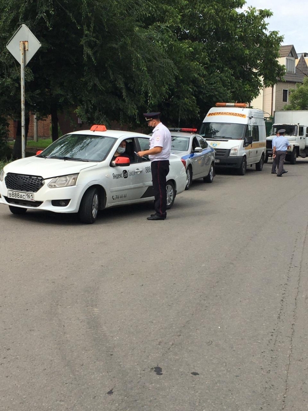 В Ростове полиция оштрафовала 118 водителей такси за нарушения