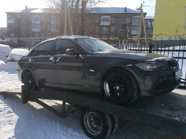 В Новосибирске начались торги за BMW должника. Стартовая цена — 300 000 рублей