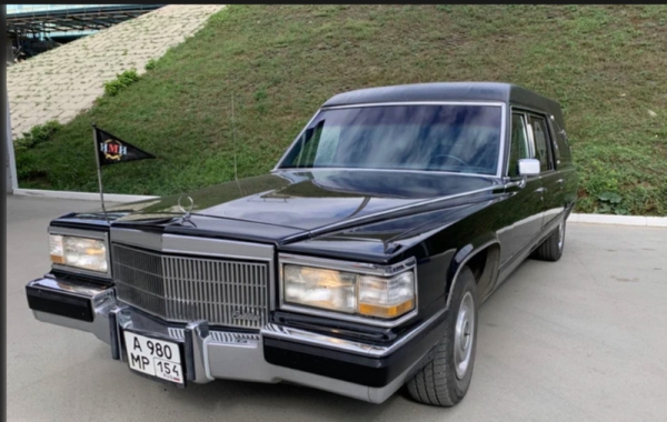 Житель Новосибирска продает роскошный катафалк Cadillac Brougham 1989 года выпуска
