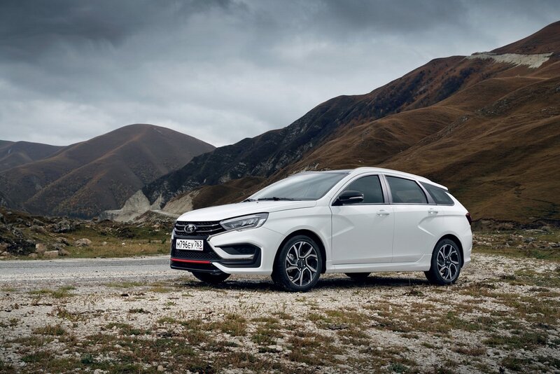 LADAVestaSWSportline1