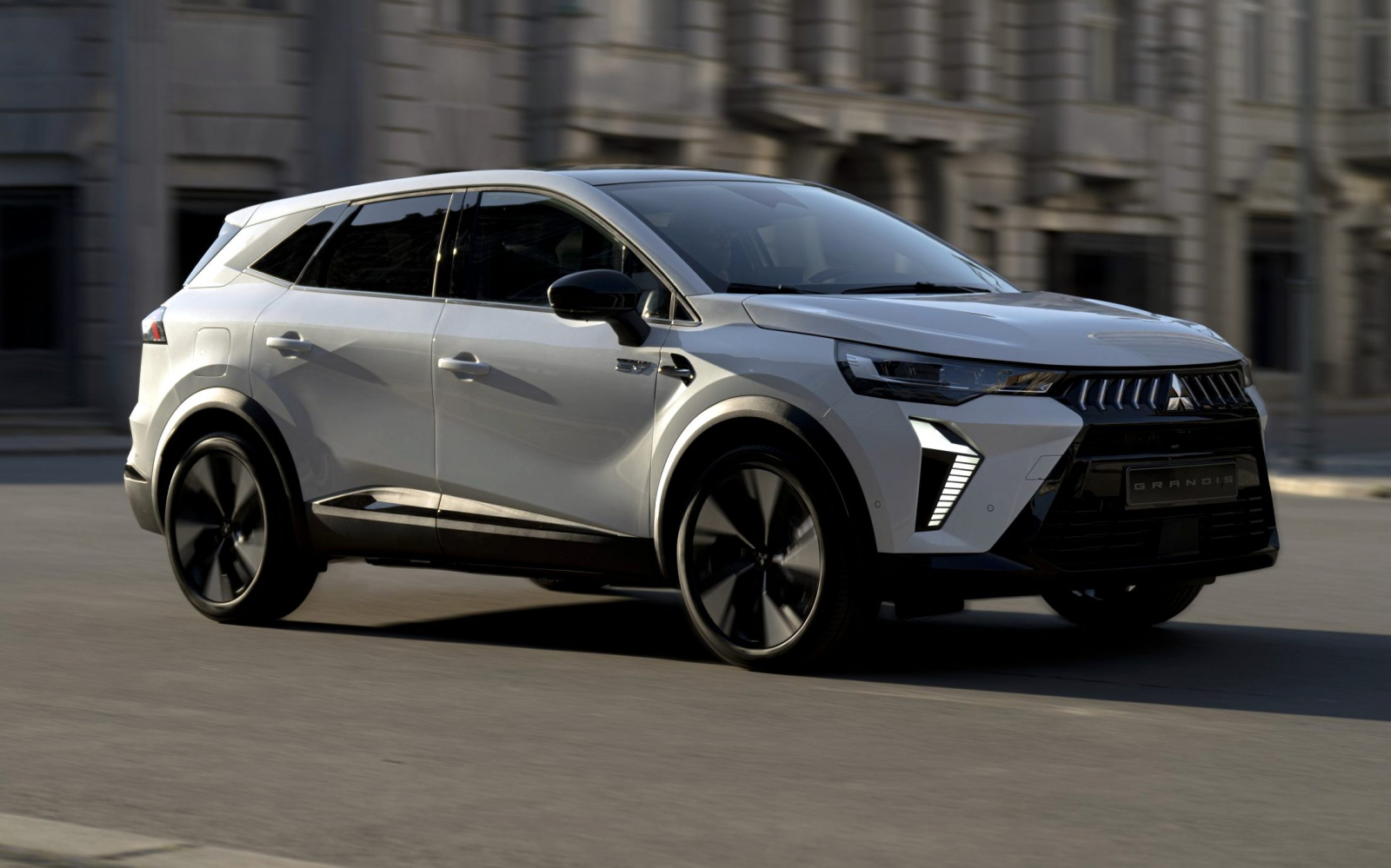 Mitsubishi Grandis1